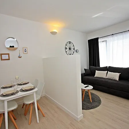Tomy - One Bedroom With Balcony And Sea View 1 Sutivan