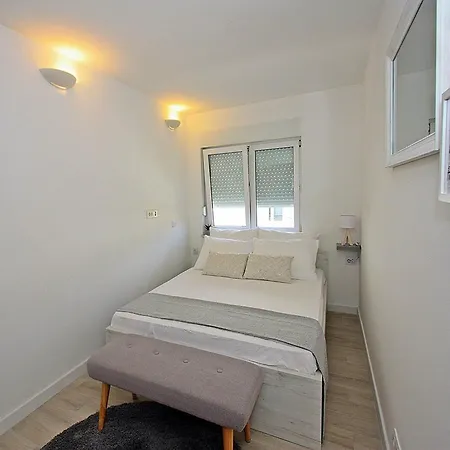Tomy - One Bedroom With Balcony And Sea View 1 Apartment *