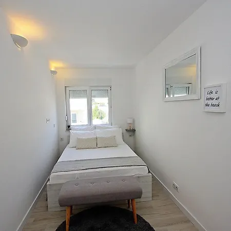 Apartment Tomy - One Bedroom With Balcony And Sea View 1